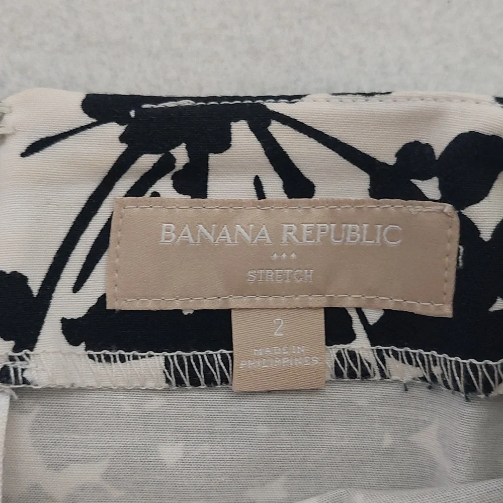 BANANA REPUBLIC Black and White Floral Pencil Skirt NWOT